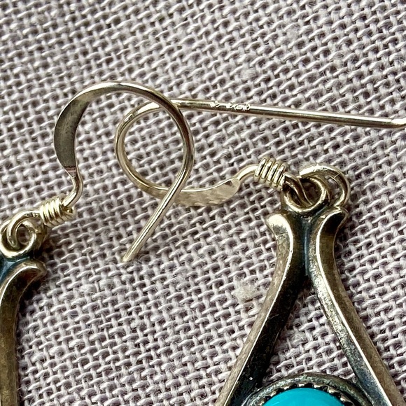 Sold 📣 Vintage Triangle Turquoise & Sterling Earrings - Picture 11 of 13